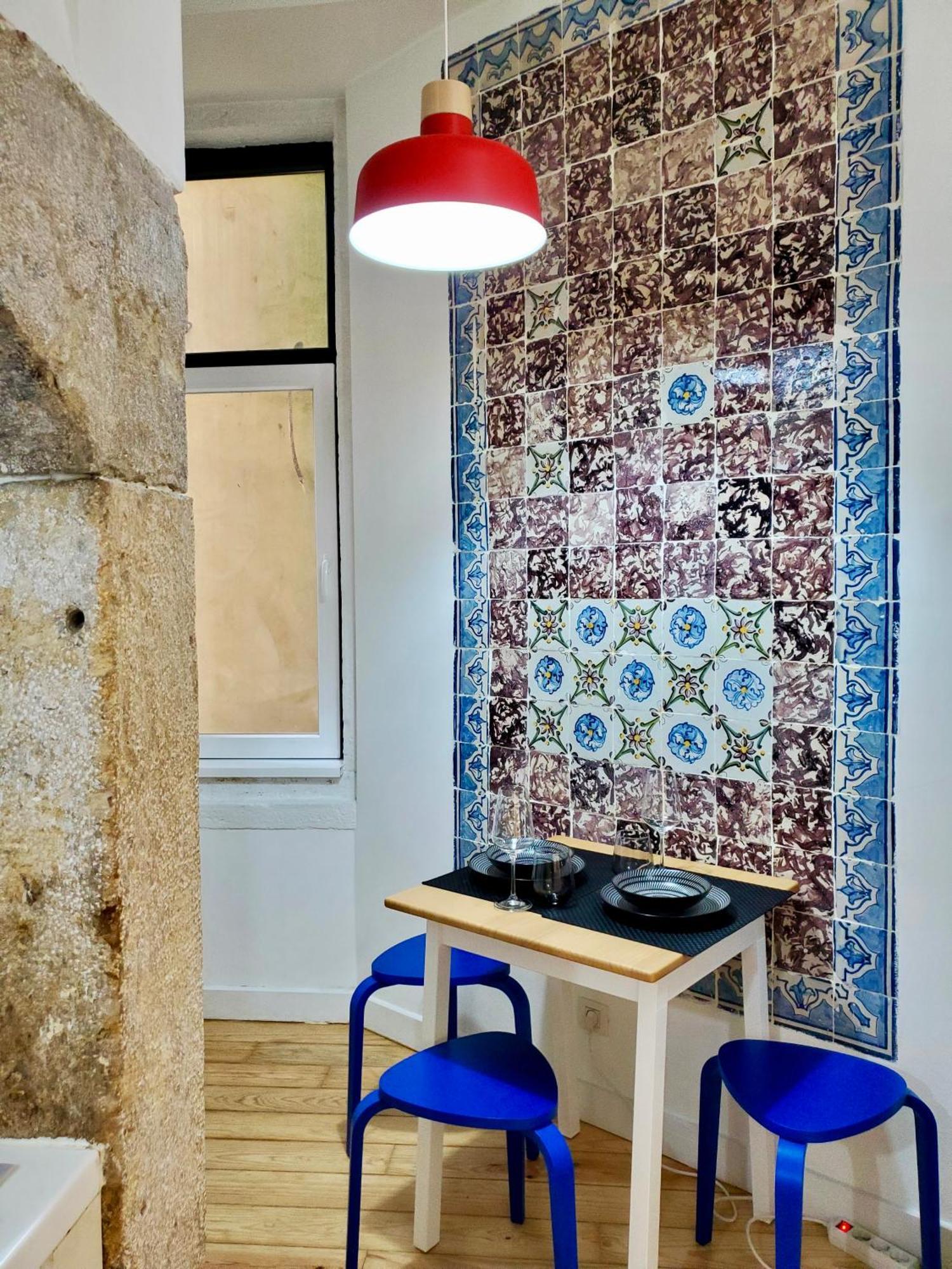 Hostel Lounge *